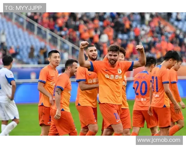 2025年足球现役前十球星排名揭秘 各大豪门球员竞争激烈