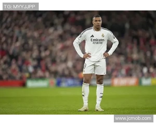 足球明星照片精选汇总展现绿茵场内外风采瞬间